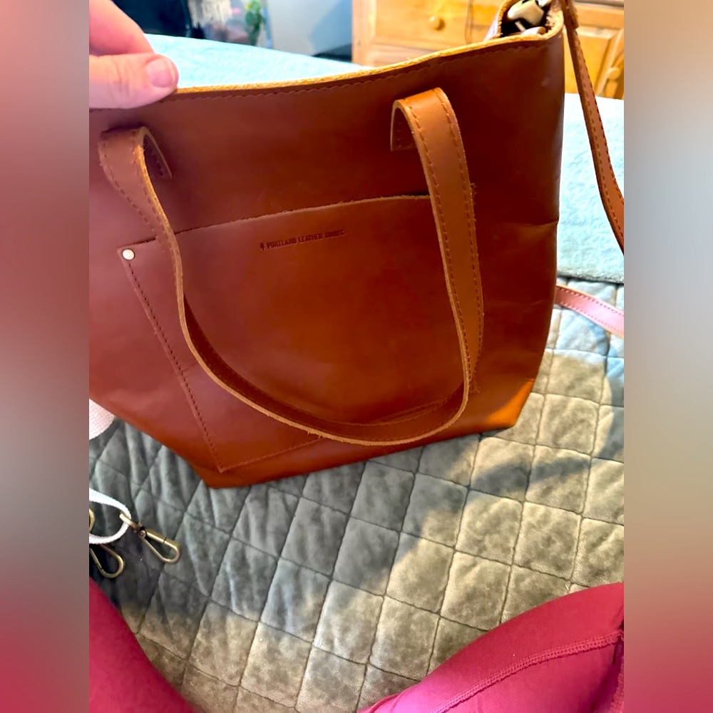 Portland Leather FSCB honey Full-size crossbody  Leather Bag with zipper